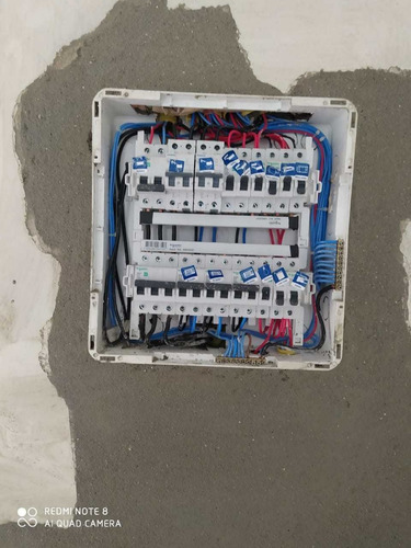 Imagem 1 de 5 de Eletricista