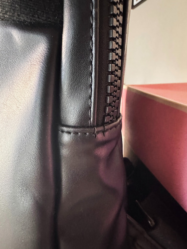 Mochila Gotham Jackie Smith Con Caja. Negro (Usado)