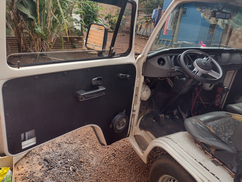 Volkswagen Kombi 1.4 Lotação Total Flex 3p