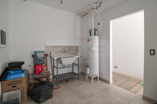 Amplios Triplex A Estrenar 5 Ambientes, Excelente Ubicación - Olivos