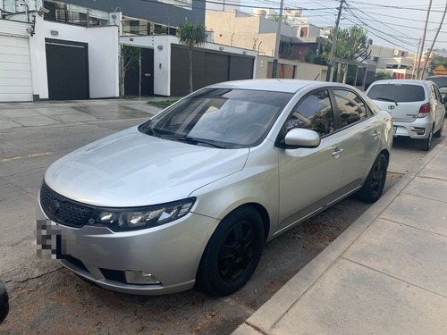 Vendo Auto Marca Kia, Modelo Cerato 2013, Color Plata