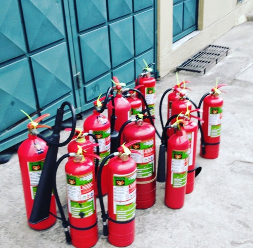 Imagen 4 de 9 de Extintor Pqs De 10 Libras Instalado A Domicilio Quito