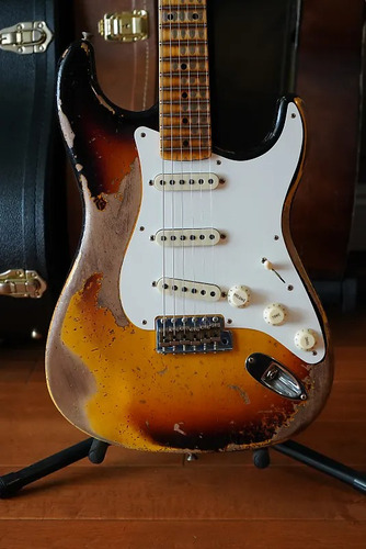 Fender Custom Shop Limited 56 Stratocaster Super Heavy Relic Diestro Sunburst Maple (Usado)