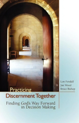 Practicing Discernment Together: Finding God's Way Forward In Decision Making, De Lon Fendall., Vol. 1. Editorial Barclay Press, Tapa Blanda En Inglés
