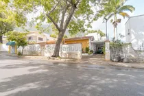 Comprar La Castellana !! Hermosa Casa Acondicionada Para Uso De Oficina, Con Dos Anexos Residenciales Independientes, 880 M2, 6 Hab., 3 Baños, 7 Pe. Inversión Inteligente Y Segura !!