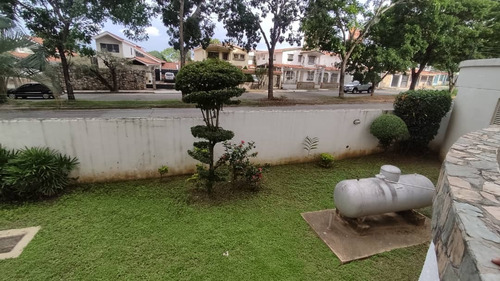 Apartamento En Venta En El Parral, 74m², Res Normandía Cod 269268