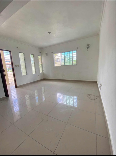 Casa Ubicada En El Residencial Las Orquideas, La Romana