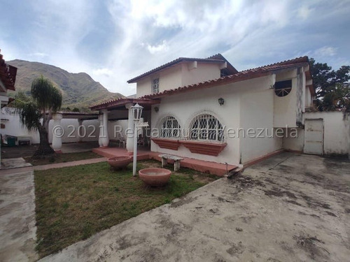 Casa Quinta En Venta En Urb. El Castaño, Maracay. 23-5557. Lln