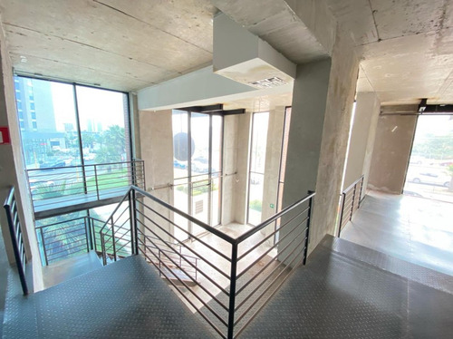 Local Comercial De 360 M2 En Bosques De Montemar