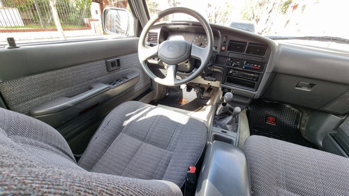 Imagen 10 de 11 de Toyota Hilux 1998 2.8 D/cab 4x4 D Sr5
