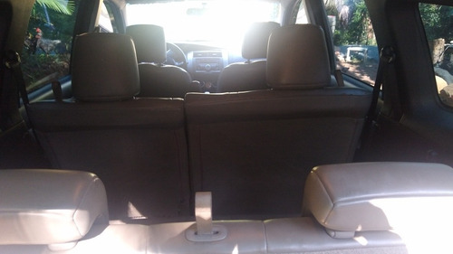 Imagem 4 de 9 de Nissan Grand Livina 2010 1.8 Sl Flex Aut. 5p