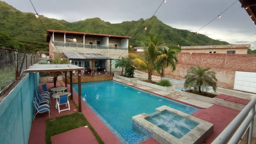 Imagen 8 de 27 de Casa En Urb. Las Morochas Fg