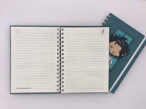 Imagen 2 de 3 de Cuaderno Tapa Dura A5 Anillado 80 Hojas Rayadas - Edward