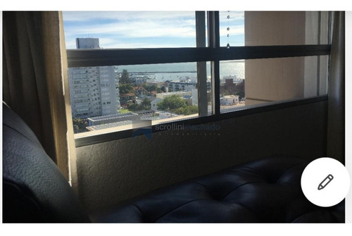 Apartamento En Peninsula De 1 Dormitorio Con Vista A La Ciudad Y Al Puerto.- Ref: 2652