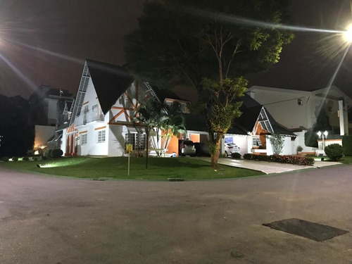 Casa De Esquina Estilo Alpino No Residencial 04 Com 4 Dormitórios - Cnc1489