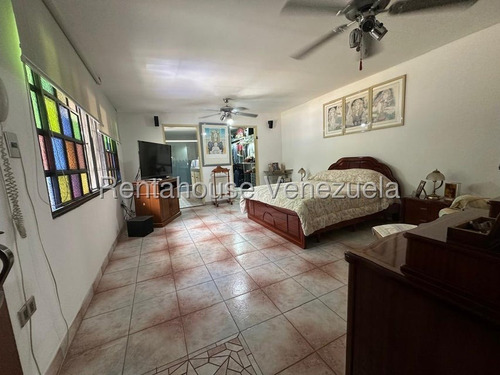 Casa Duples En Venta Ubicada En Zona Privilegiada Dentro De Urbanización En Montalbán 25-17897