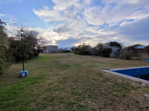 Casa Quinta Con Pileta, Y Amplio Terreno Parquizado