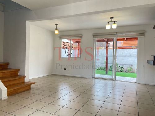 Casa En Condominio Jardines De Las Vizcachas, Con Piscina !!
