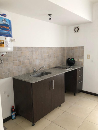 Imagen 4 de 9 de Departamento Monoambiente Dividido Cta/fte