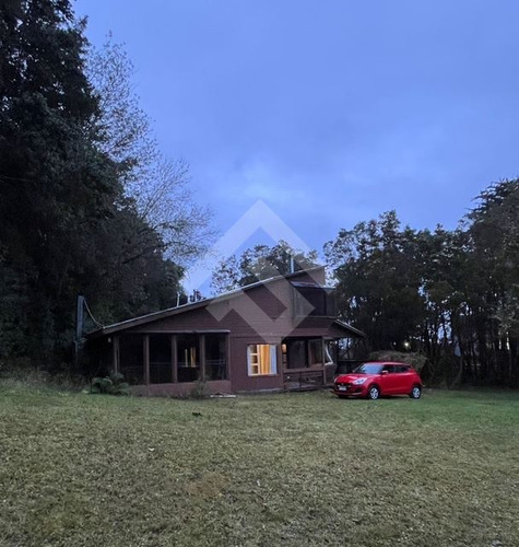 Casa En Arriendo De 4d Con Piscina Y Quincho En Calbuco