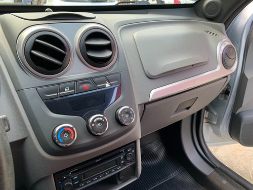 Imagem 15 de 15 de Chevrolet Gm Agile Ltz 1.4 Prata 2011