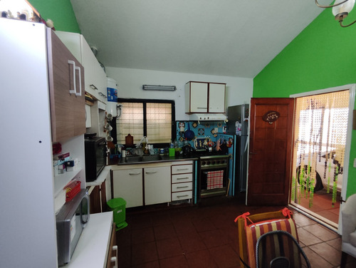 Amplio Chalet 4 Ambientes Con Cochera Y Patio!!!