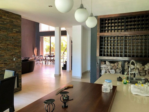 Imagen 5 de 16 de Venta De Casa En Dos Plantas, El Lauquen Canning