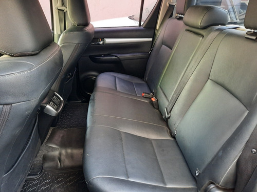 Imagen 7 de 8 de Toyota Hilux 2.8td Srx A/t 4x2 2018 (unico Dueño)