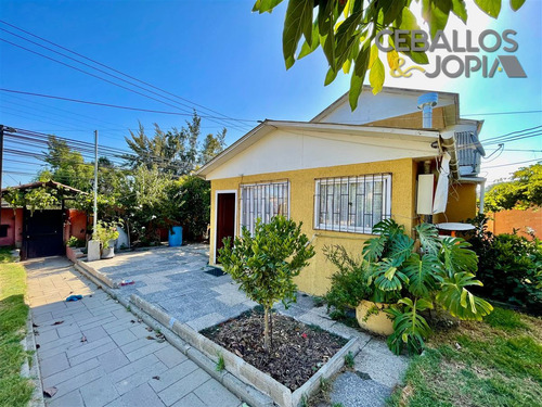 Casa En Venta De 6 Dorm. En Quilpué