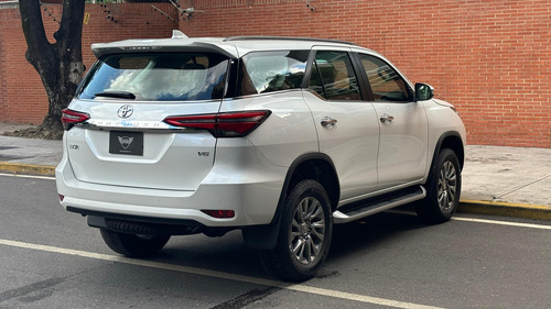 Toyota Fortuner Vxr 4.0l V6 2025 | 0 Km | En Origen