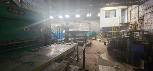 Galpón 700 M² Comercial E Industrial S/avenida Y Salida A Calle Lateral - Villa Madero