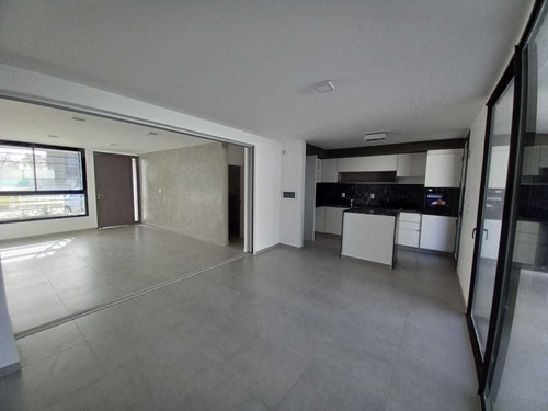 Amplio Duplex En Venta En Greenville Ii