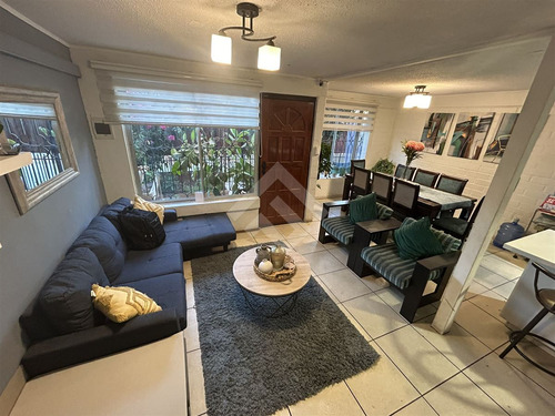 Casa En Venta De 4 Dorm. En Cerrillos