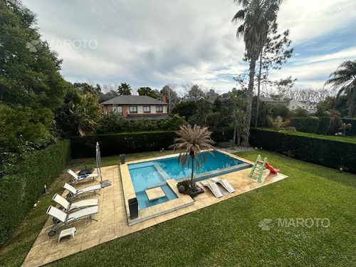 Casa En Venta En Barrio Privado Septiembre