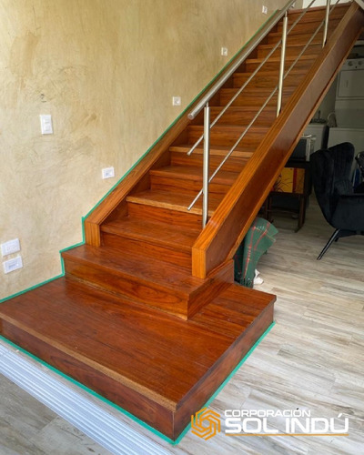 Imagen 4 de 9 de Escalones De Madera Algarrobo, Caoba, Puy O Roble / Fabrica