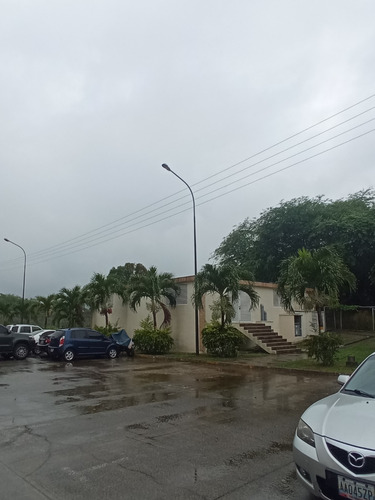 Imagen 26 de 29 de Apartamento En Guatire, La Mejor Zona, Remodelado, Concepto Abierto, Vista Panoramica, Cerca De Terminal De Pasajeros Y Centros Comerciales