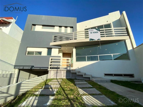 Imagen 1 de 12 de Casa Sola En Venta La Puerta De Hierro