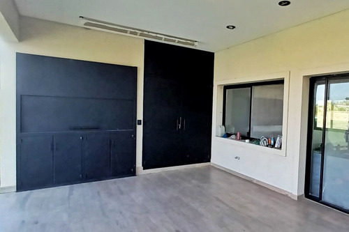 Casa Chalet En Venta En Escobar, G.b.a. Zona Norte, Argentina
