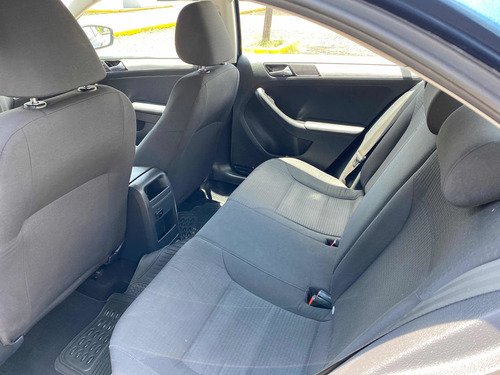 Imagen 12 de 14 de Volkswagen Jetta 2015 2.5 Comfortline Mt At
