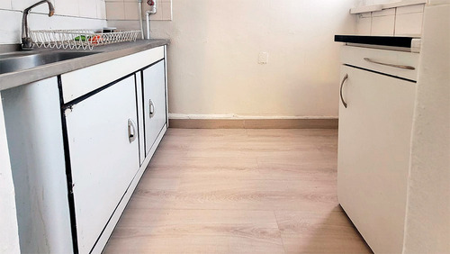 Estudio (antiguo) Piso 2. A Pasos Metro Irarrázaval. Sin Est