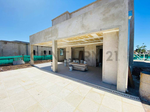 Imagen 19 de 23 de Casa Con Pileta Con 5 Cuartos En San Ramon