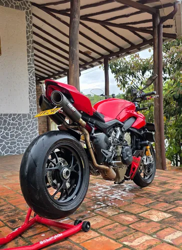 Ducati Streetfighter V4s