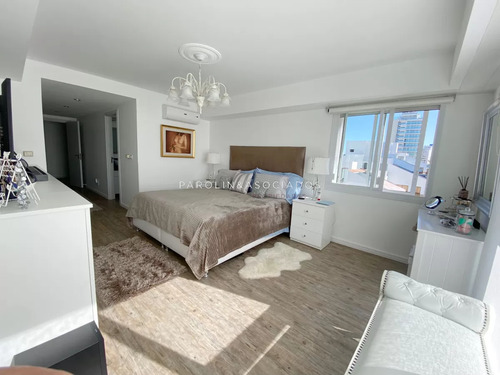 Apartamento De 3 Dormitorios En Venta En Torre Nueva York, Punta Del Este.