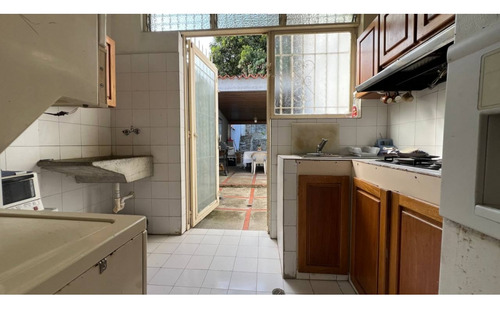 Casa De 780m2 Venta En Lomas De La Trinidad