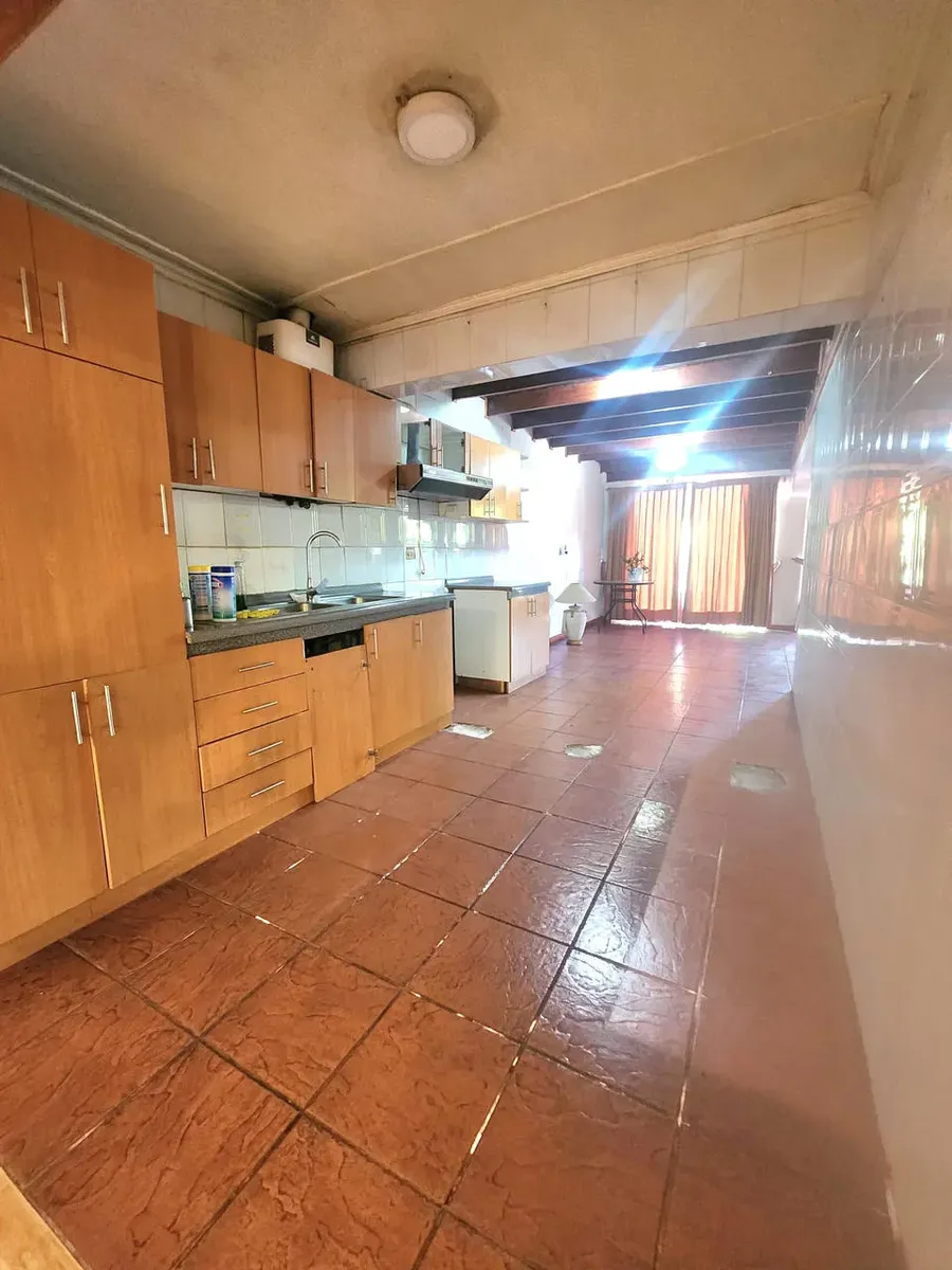 Imagen 5 de 16 de Vende Gran Casa Familiar A Pasos Del Centro De Los Ángeles
