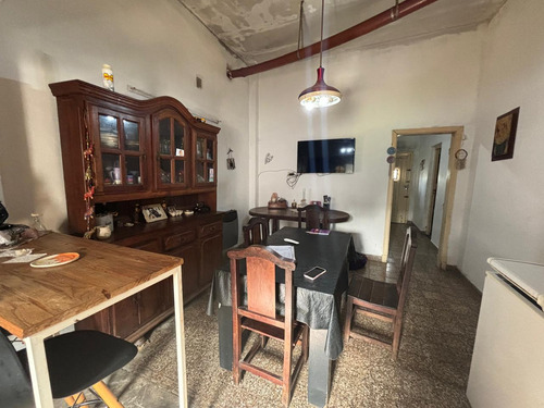 Casa En Venta - 4 Dormitorios 2 Baños - 688mts2 - La Plata