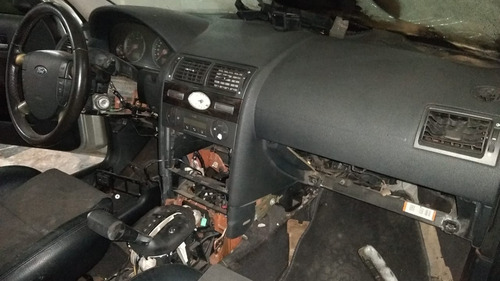Ford Mondeo 2.0 Ghia 4p