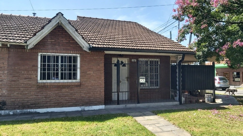 Casa En Venta En Castelar Norte