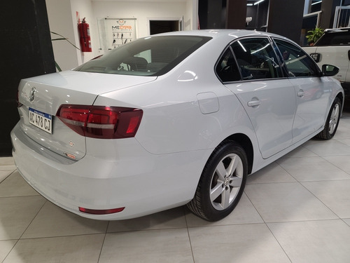 Volkswagen Vento 2018 1.4 Comfortline 150cv