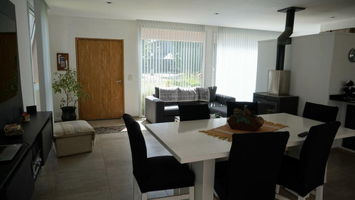 Casa En Venta, 3 Ambientes, Country, Moderna